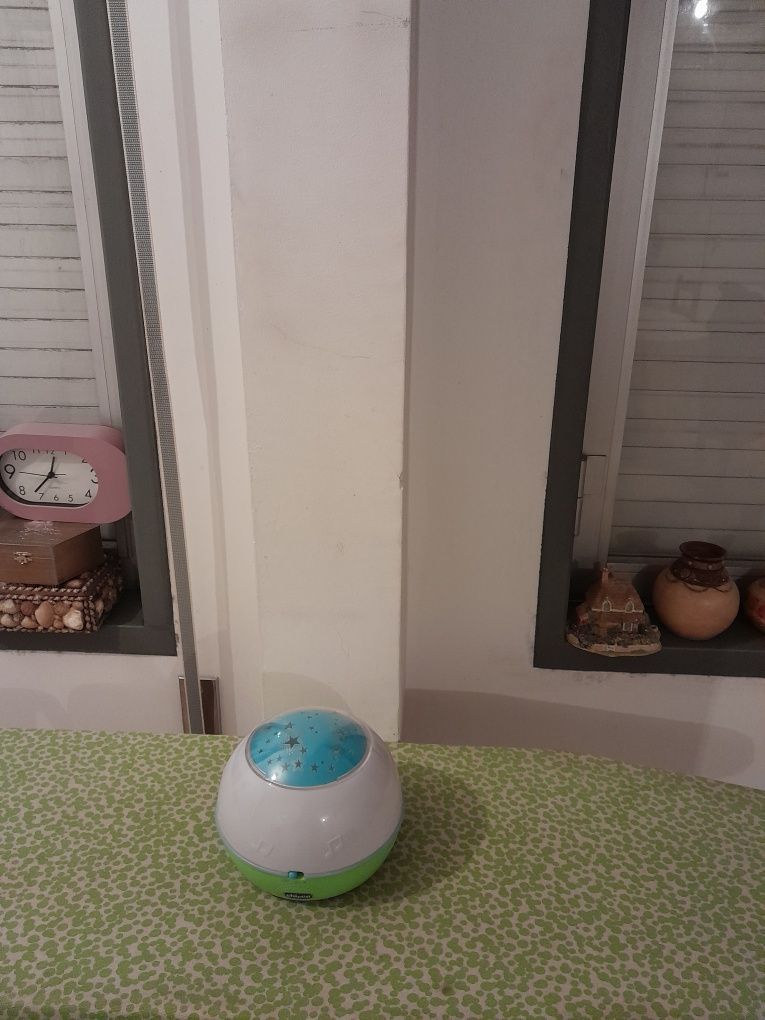 Vendo Brinquedo CHICCO Para Criança a pilhas muito bonito como novo