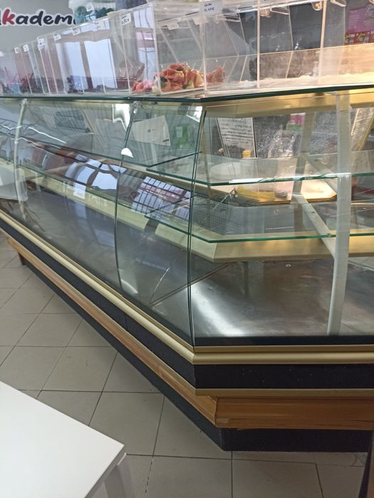 Vitrine com balcão refrigerado Jordão