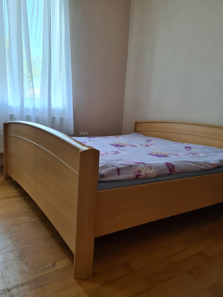 Ліжко двоспальне з матрацами