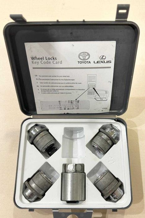 Гайки секретки комплект оригінал TOYOTA/LEXUS PW45600013