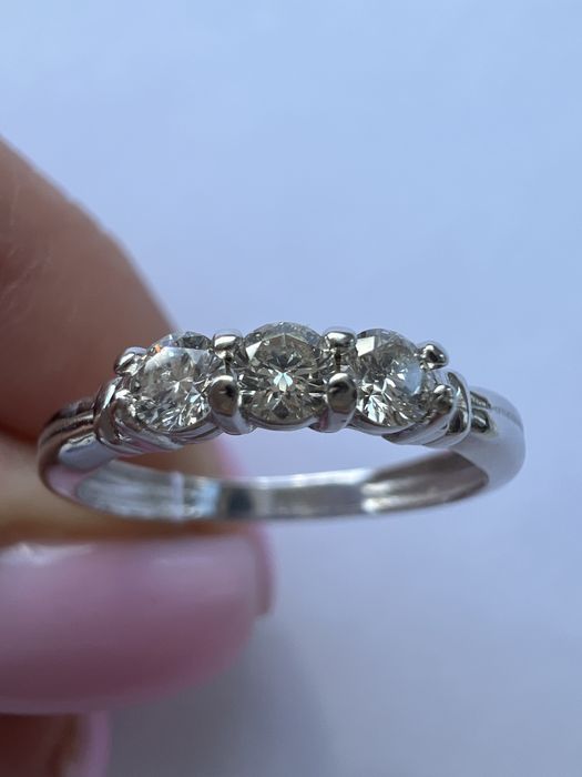 Золотое кольцо с бриллиантами р.17 белое золото 585 проба