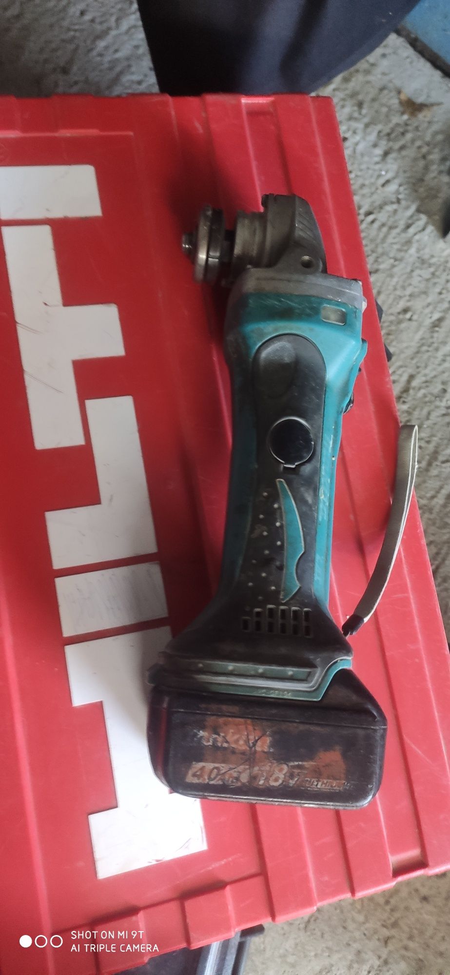 Szlifierka kątowa Makita bga452 18v
