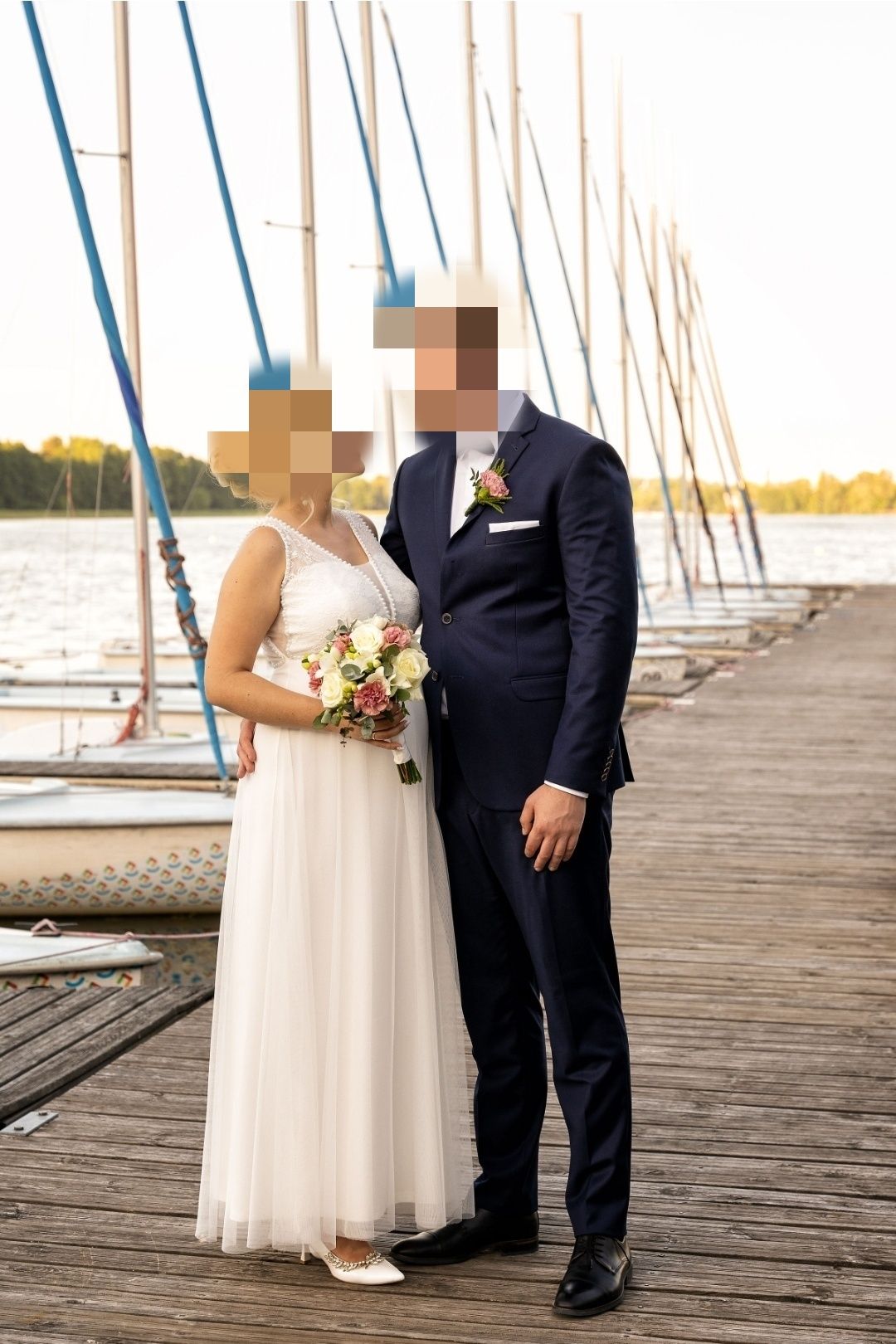 Biała suknia ślubna z perełkami