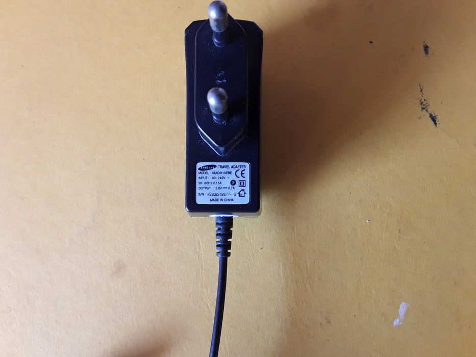 Adaptador/carregador de telemóvel (3)