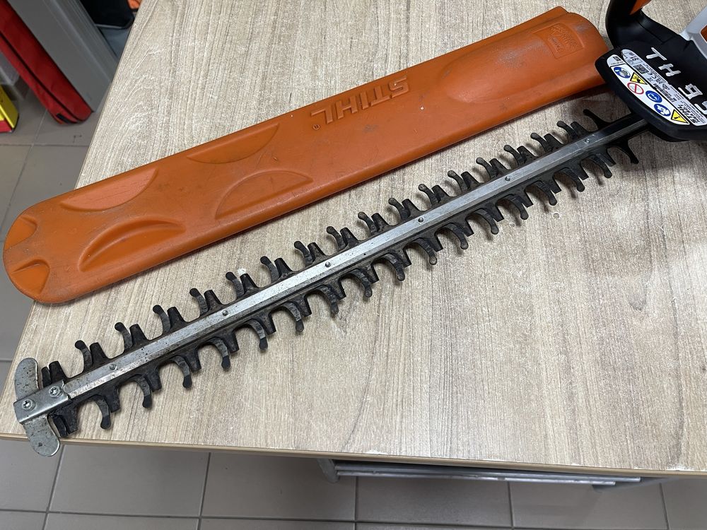 Stihl HSA50 + AK10 / акумуляторні ножниці Штіль