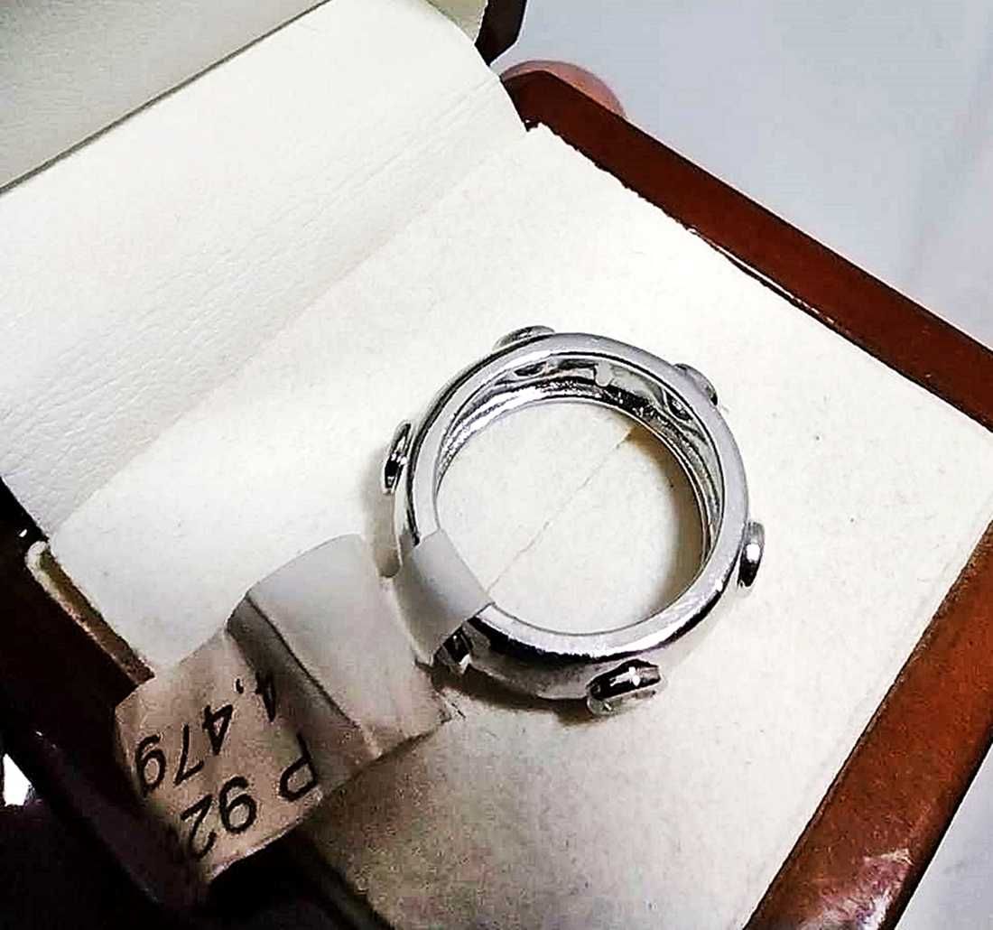 Srebrny minimalistyczny pierścionek obrączka z cyrkoniami