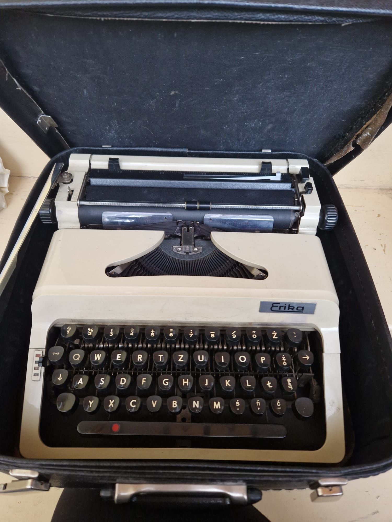Maszyna do pisania Erika model 50 z walizką