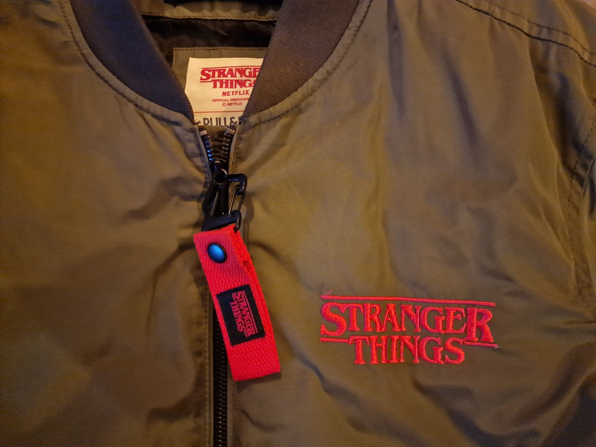 Kurtka bomberka pull&bear stranger things L nowa olive