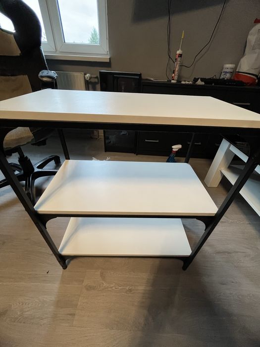 Regał drewniany z metalowym stelażem