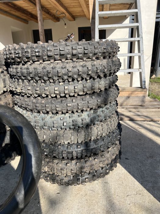 Шини для мотоцикла r18 та і r21 нші