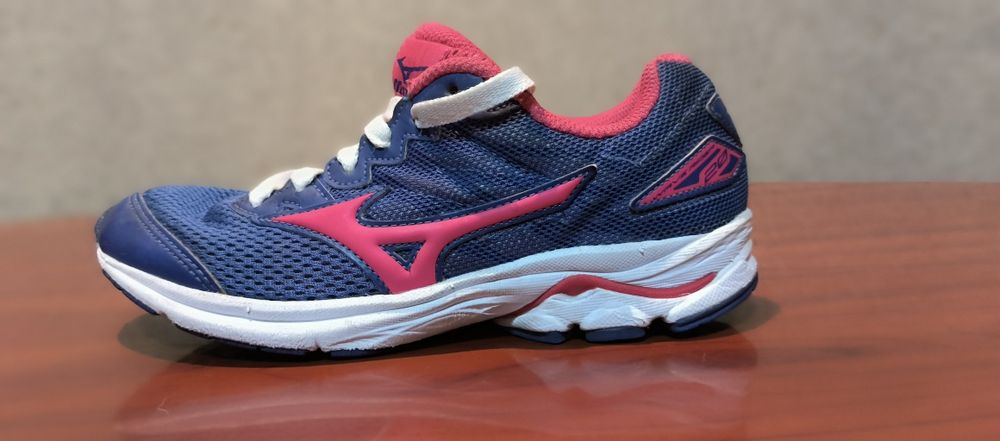 Спортивні кросівки Mizuno 35 розмір