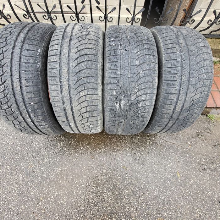 Opony zimowe Nokian R18 235/50