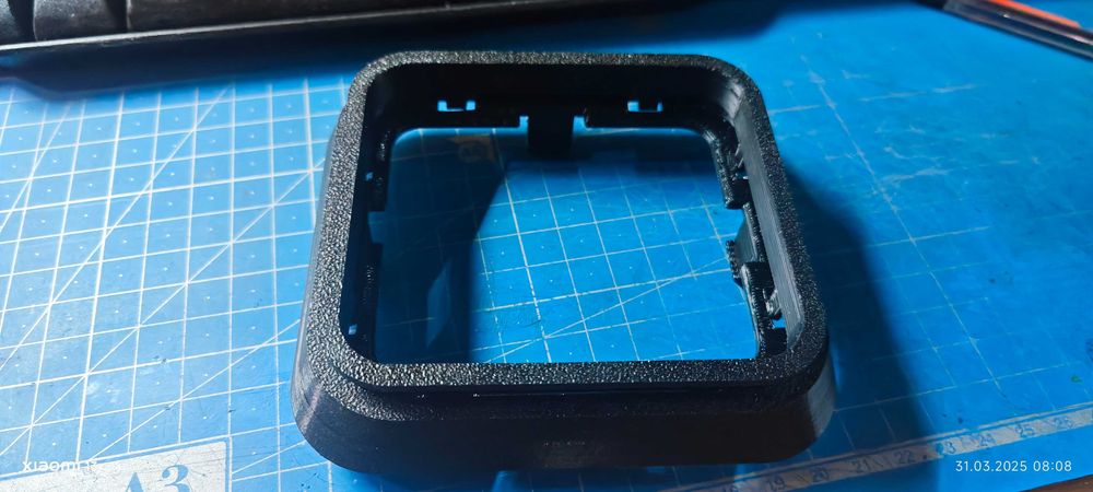 Накладка чохла ручки КПП ГАЗ 31105 на тонель салона нового зразка.