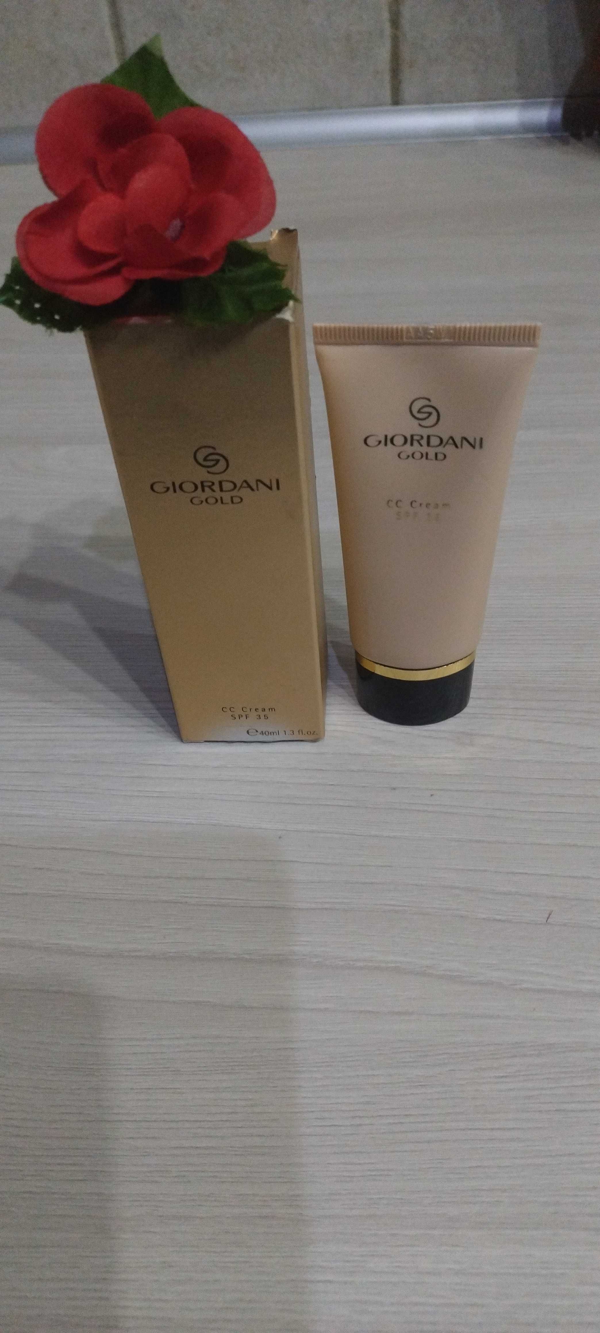 Podkład CC SPF 35 do twarzy i podkład Giordani Gold .