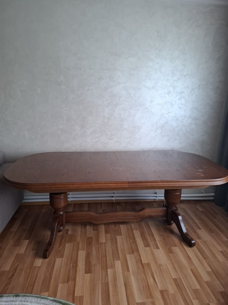 Продам стіл у вітальню.Стан відмінний