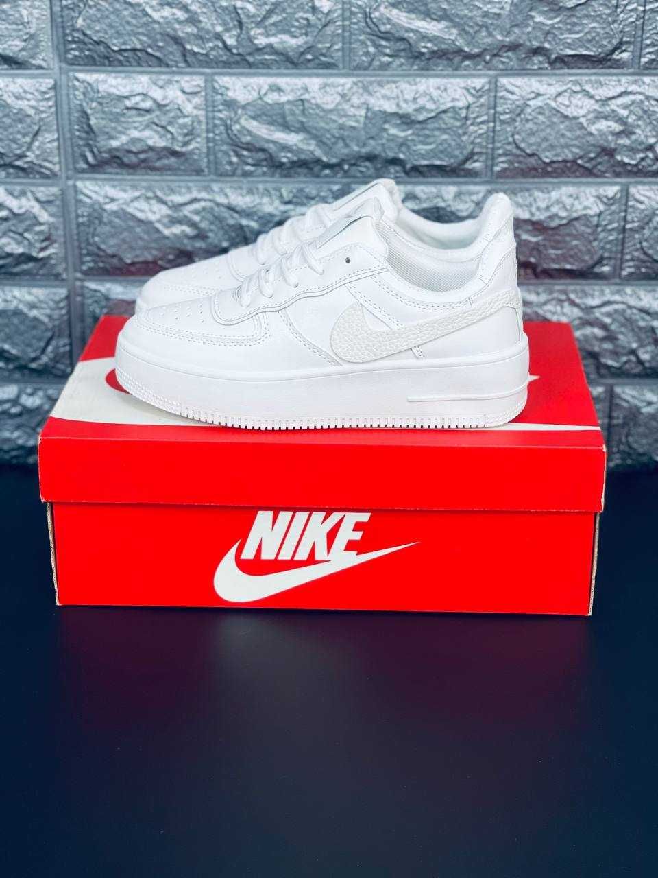 Белые кожаные красовки Nike Air Force 1 Кроссовки Найк Аир Форс Лето