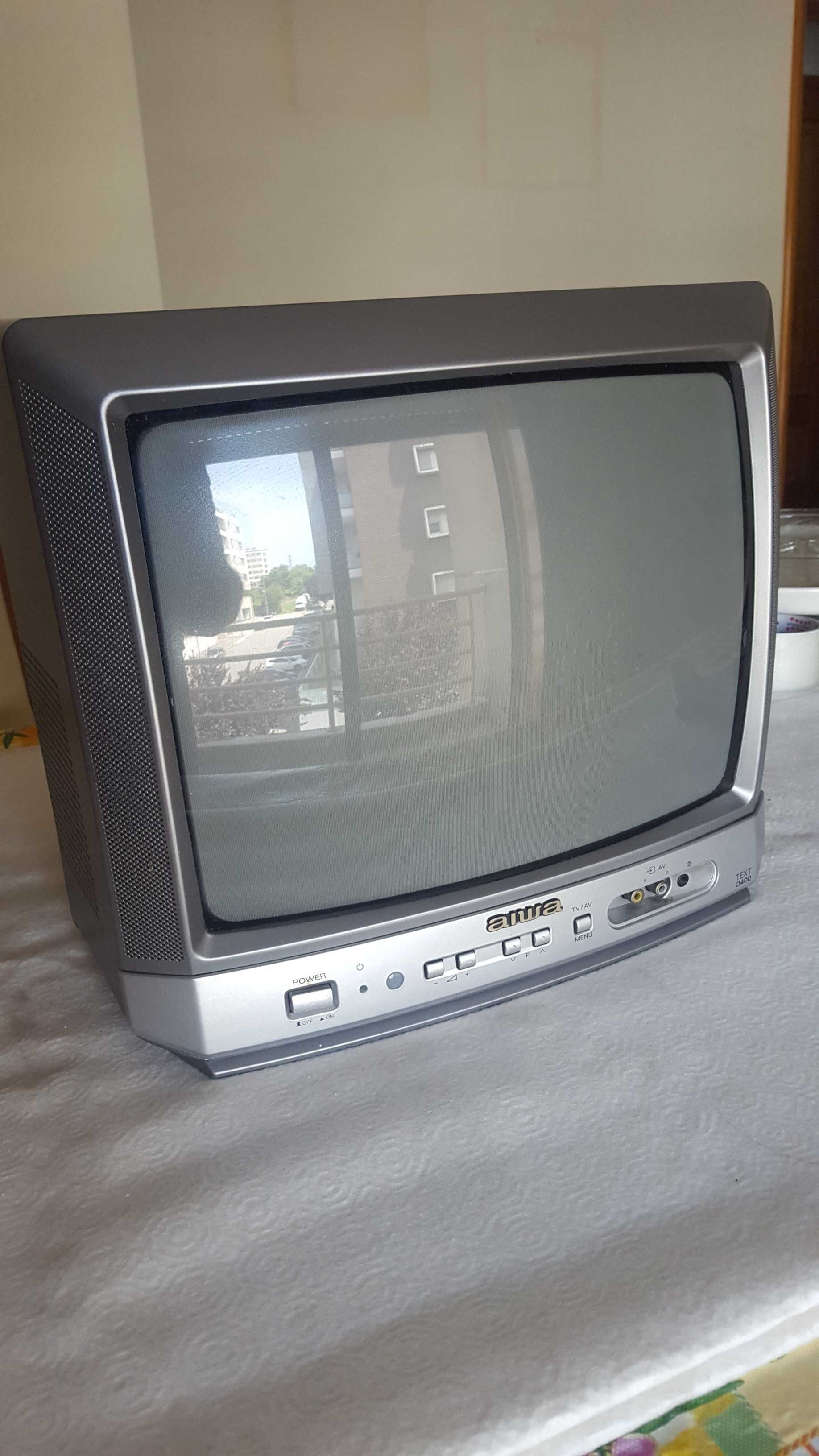 Televisão clássica de 37 cm (pequena) marca "Aiwa"