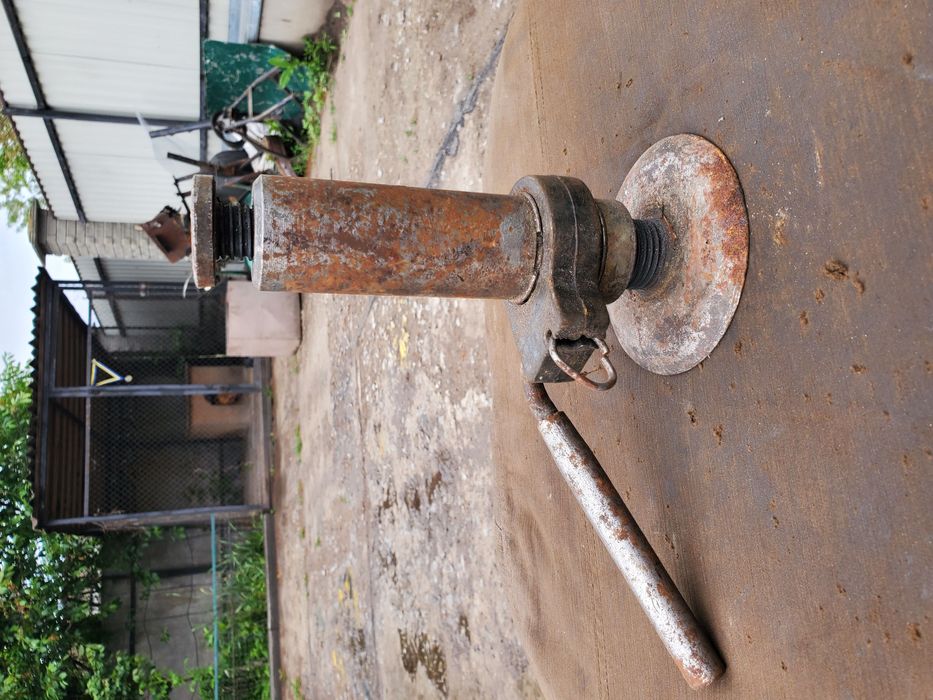 Продам Домкрат винтовой автомобильный идеал СССР