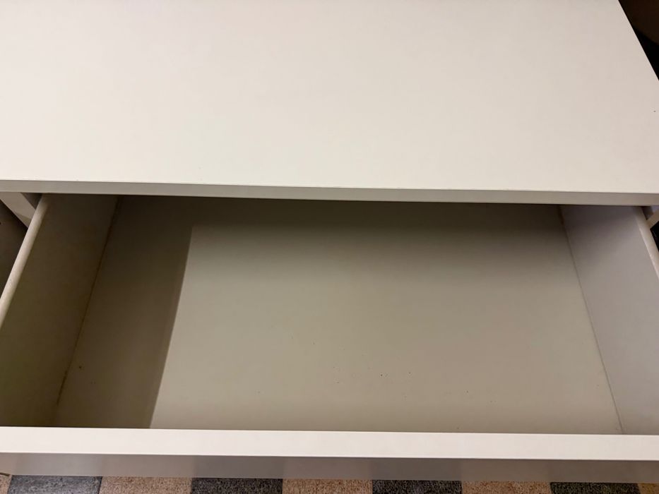 Cómoda IKEA branca com 6 gavetas