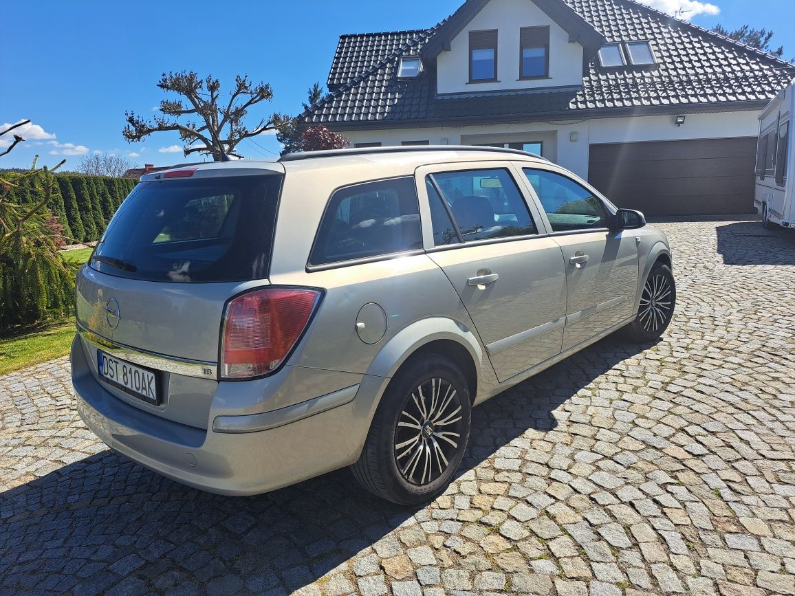 Opel Astra 2005 1.8 benzyna kombi