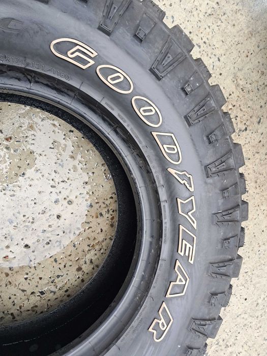 Резина всесезонна, 99%, 285/70 R17 Good Year Wrangler Duratrac (14992)