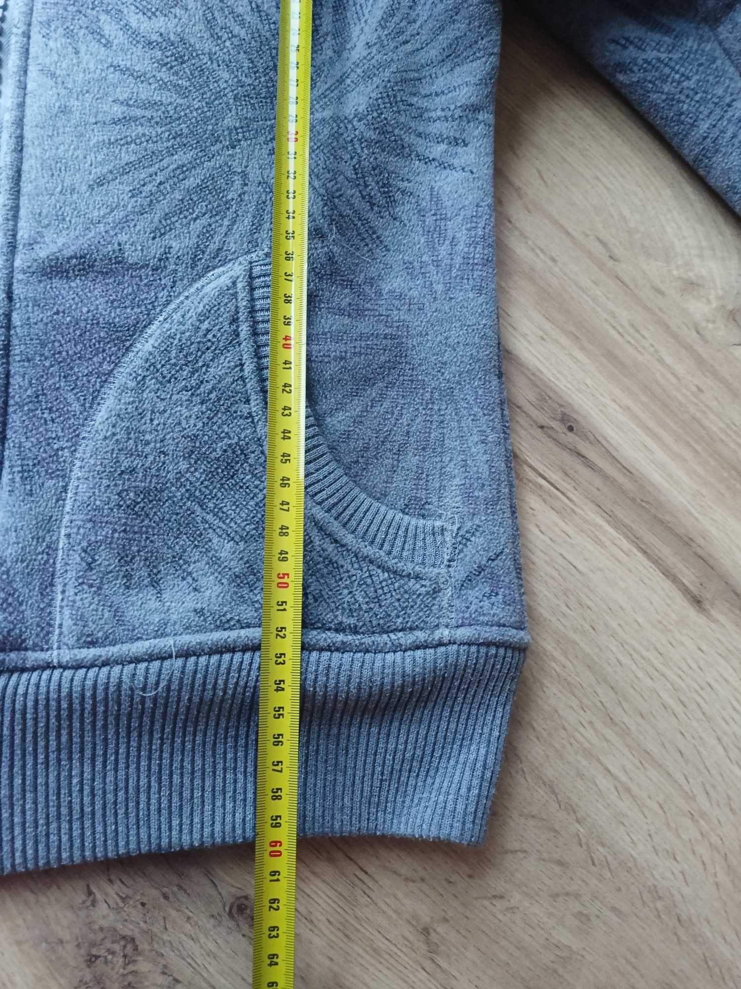 Rozpinana bluza z kapturem rozmiar L40