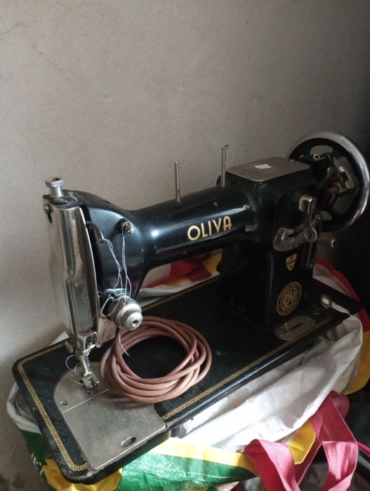 Máquina Oliva CL.46 preta