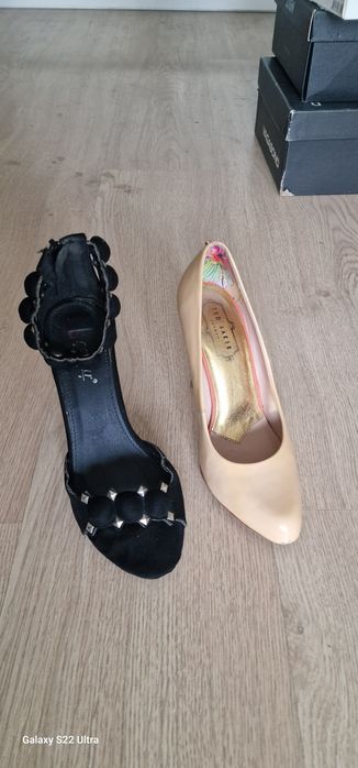 Взуття оптом кросовки черевики туфлі