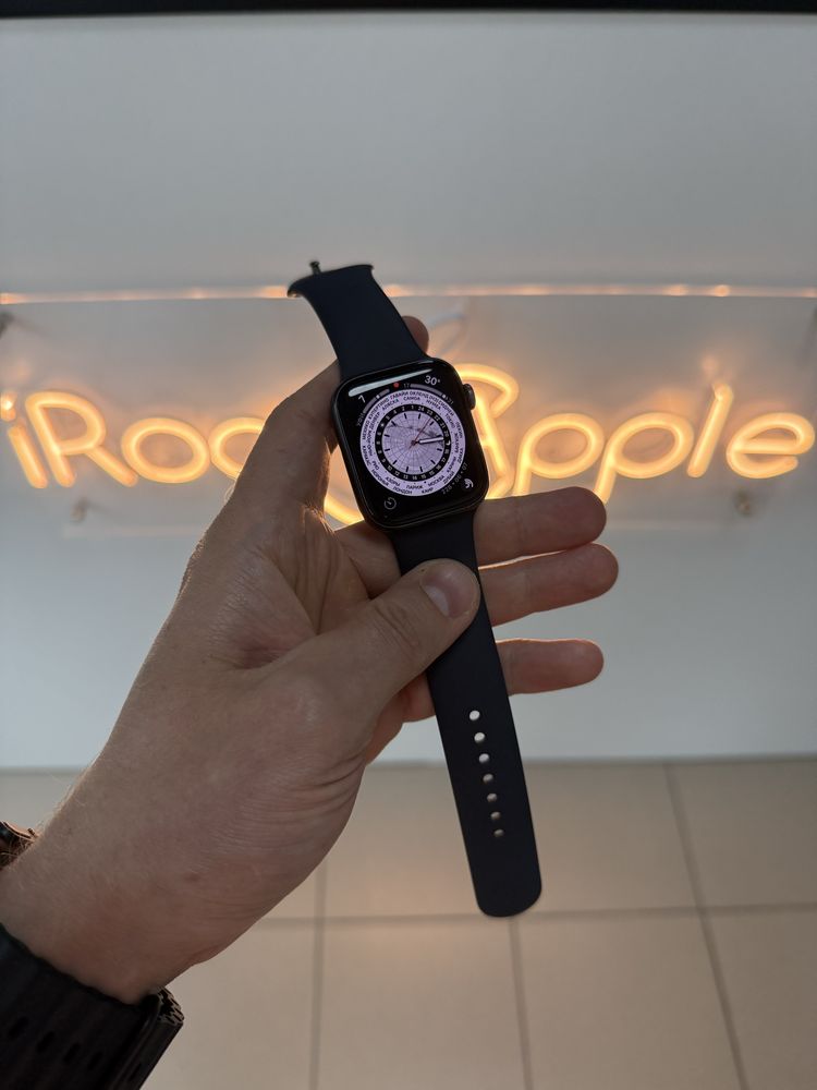 Apple Watch SE 44mm 80% midnight