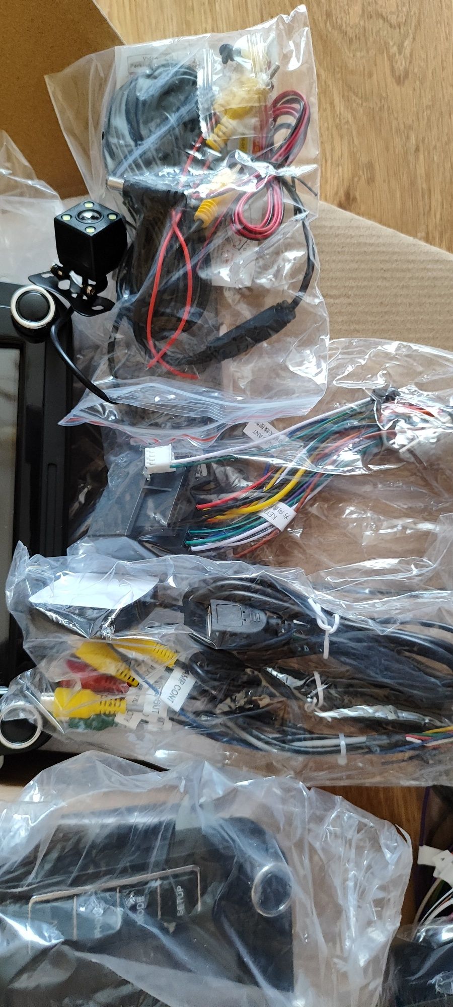 Автомагнітола з CarPLAY з камерою заднього огляду