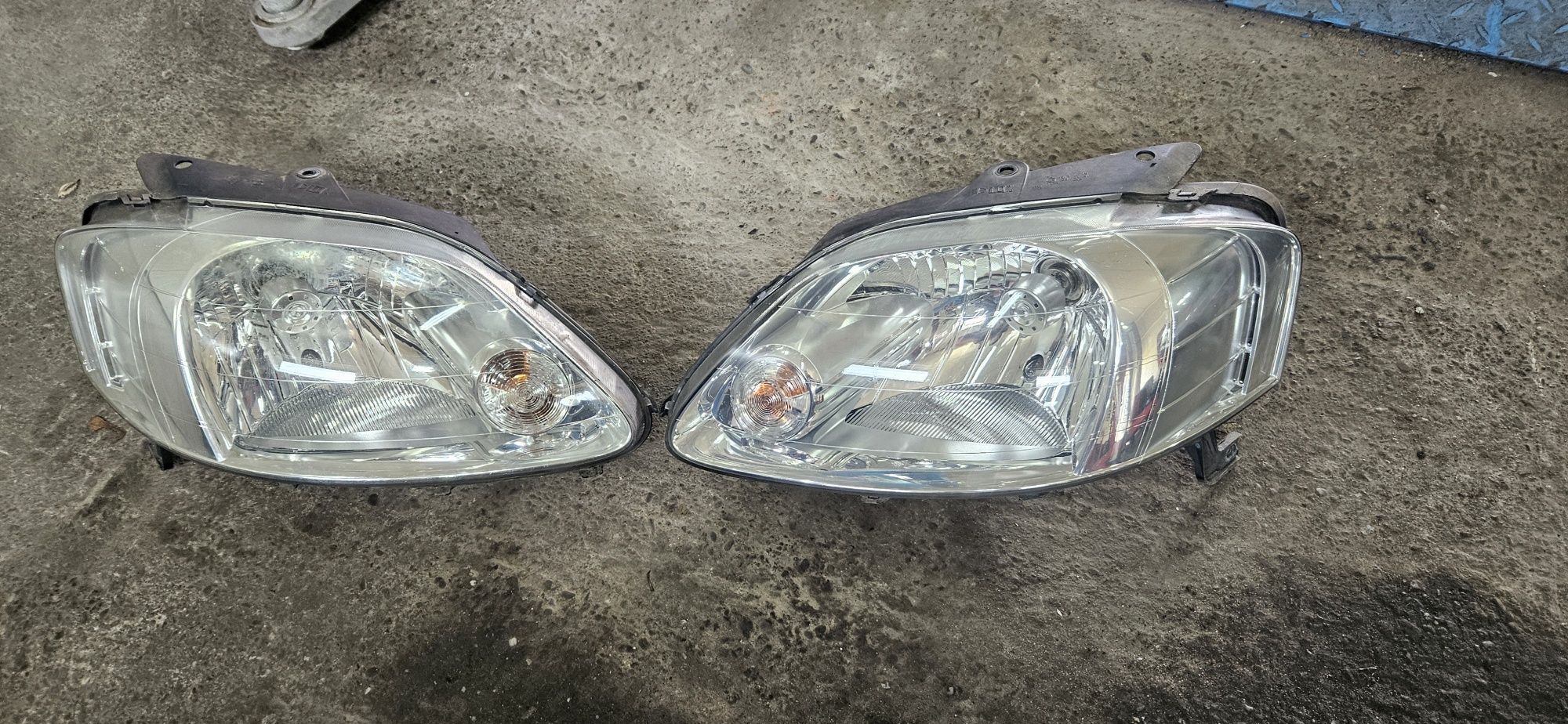 Vw Fox Lampy przód