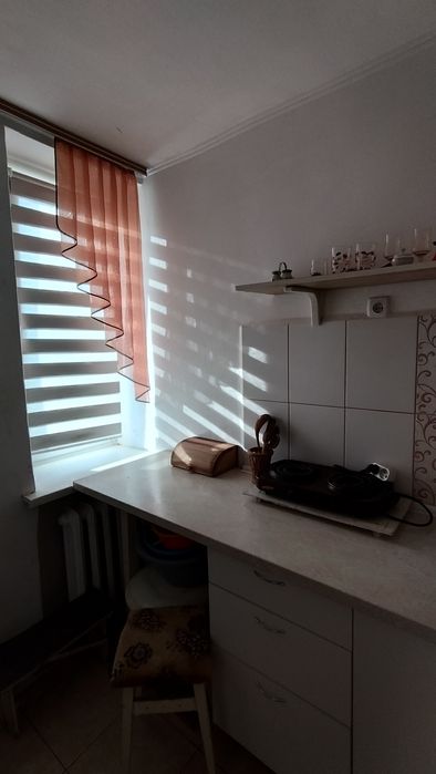 Велика кімната в гуртожитку зі своєю кухнею