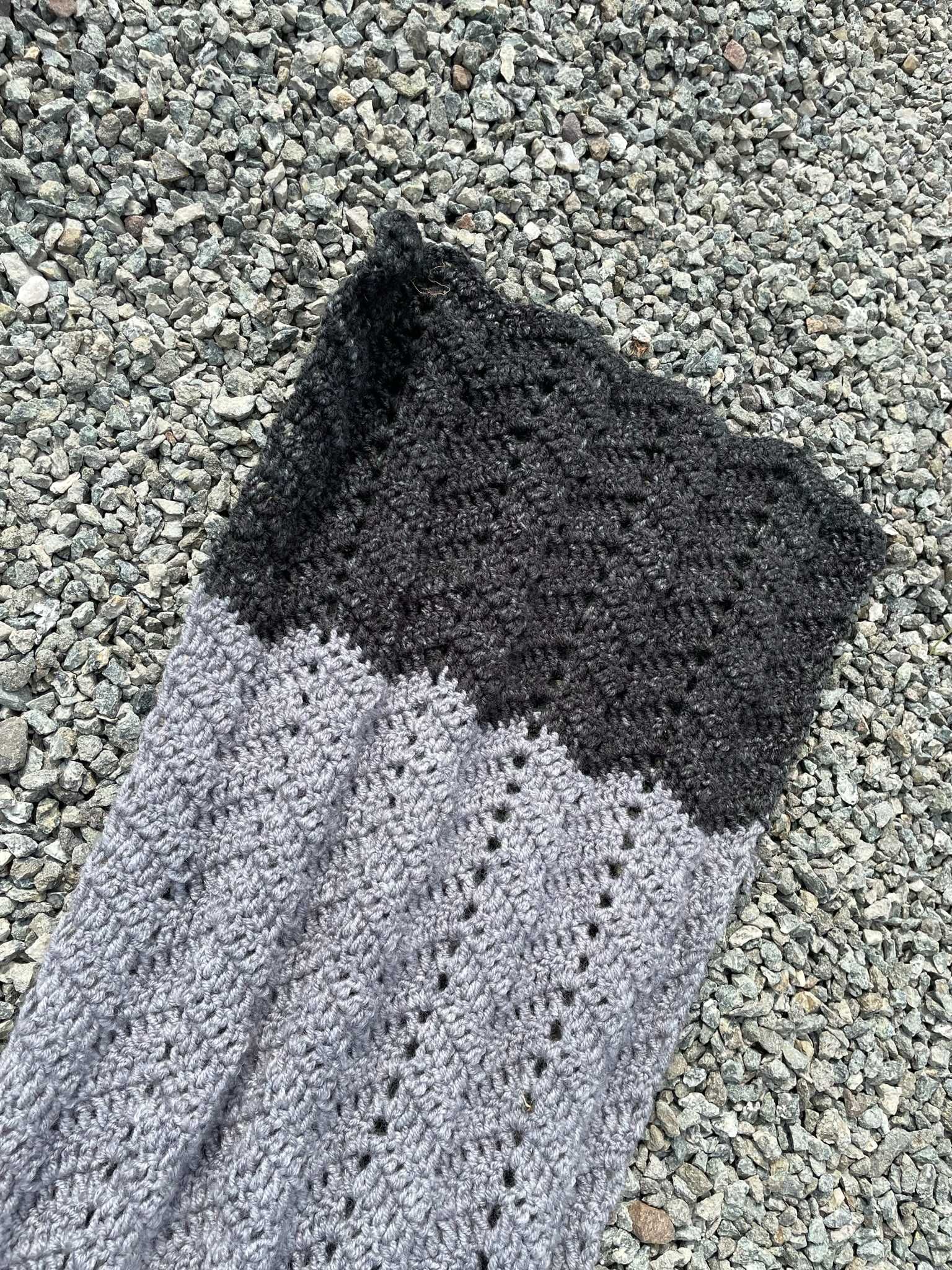 Handmade szary ręcznie szydełkowany szalik na jesień zimę retro