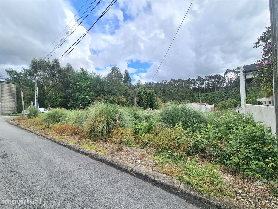 Lote de terreno para construção de moradia em Santa Maria de Lamas