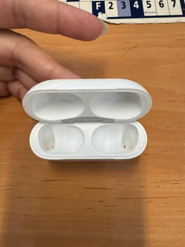 Vendo AirPods Apple originais, 2.ª geração, em perfeito estado.