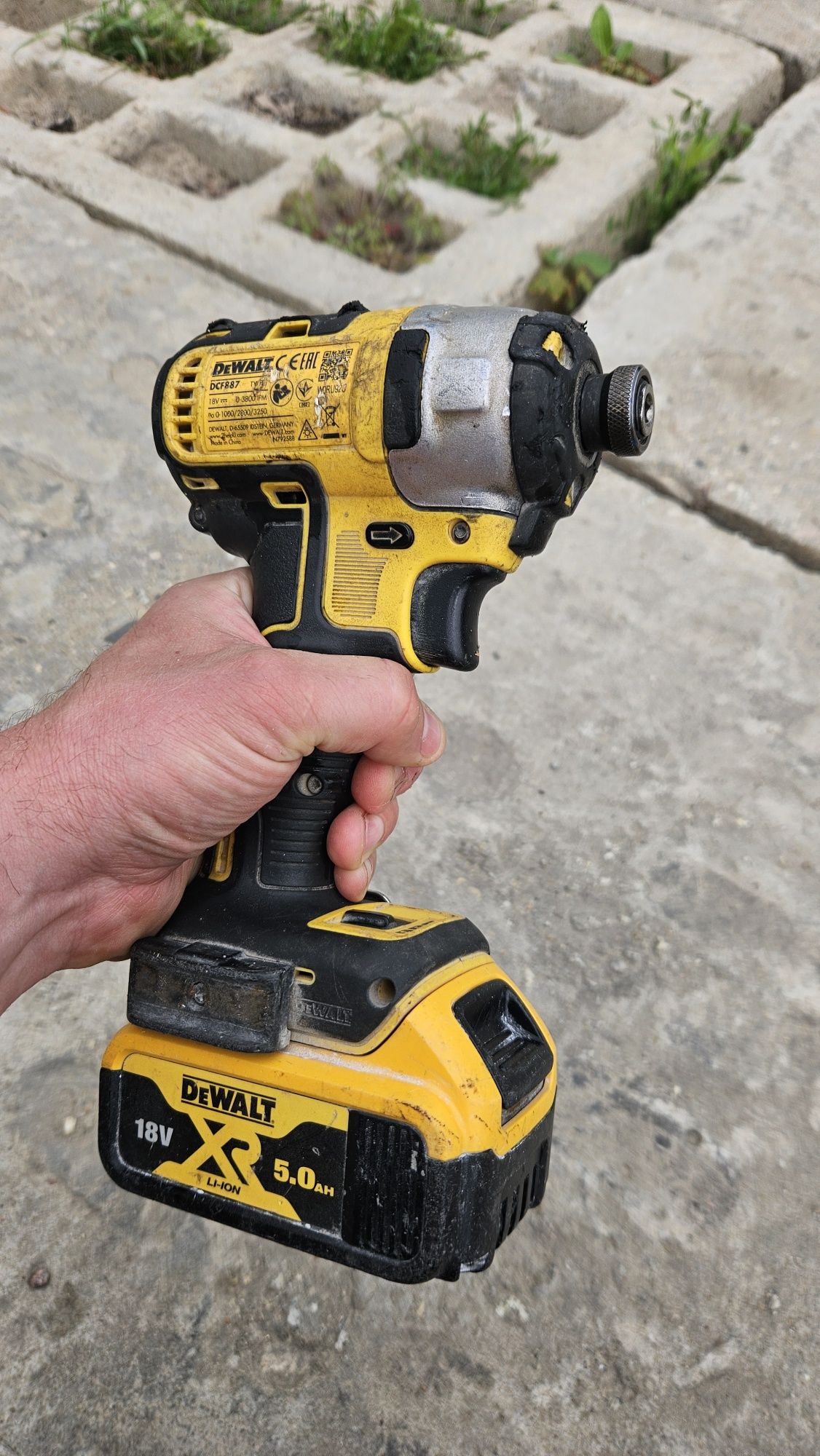 DEWALT DCF887 zakrętarka udarowa 18V 205NM 2X5Ah