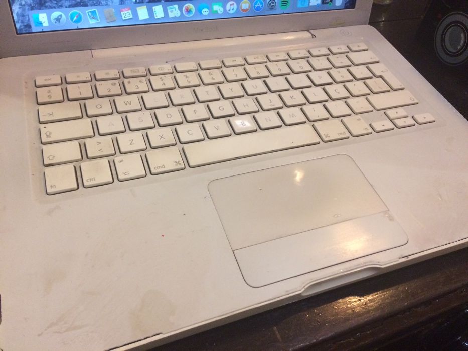 MacBook White 13" (Early 2009) + Original Box64729966818179123