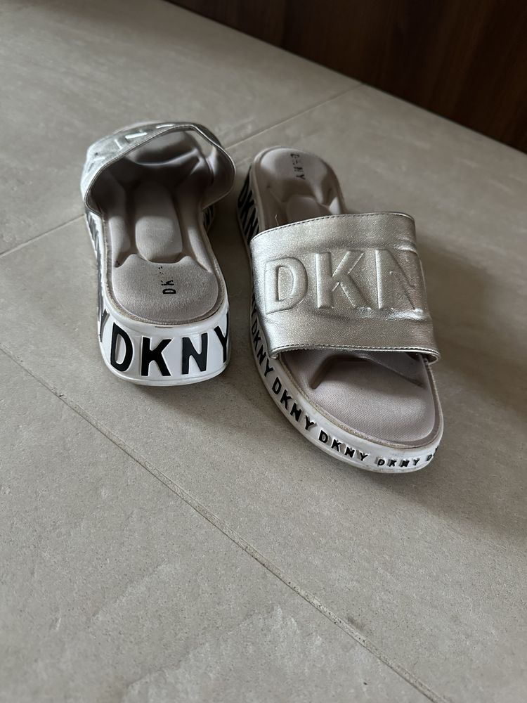 Klapki sandaly DKNY srebrne logo Donna Karan premium limitowane r. 41