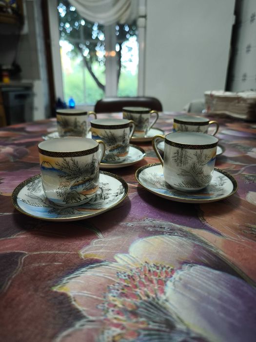 Serviço de café em porcelana pintada à mão – Monte Fuji (anos 50–70)