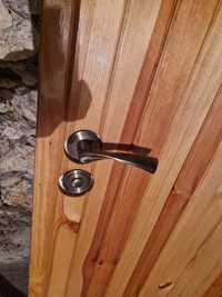Drzwi drewniane razem z klamką