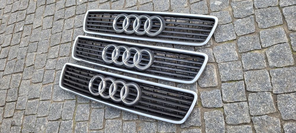 AUDI A4 B5 (8D)- Grelhas Capô ORIGINAIS em Excelente Estado