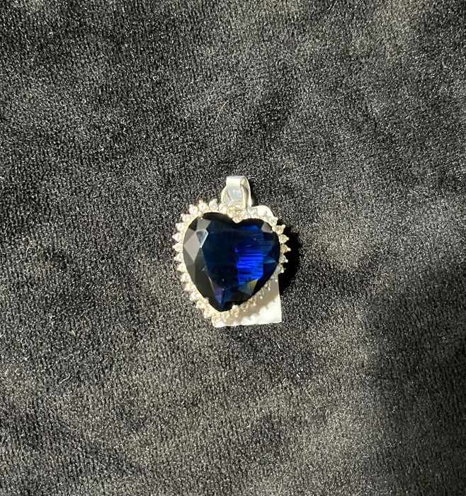 Wisiorek w kształcie serca