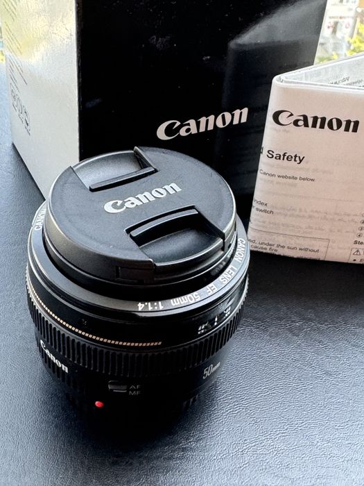 Продам обʼєктив Canon EF 50 mm 1:1,4