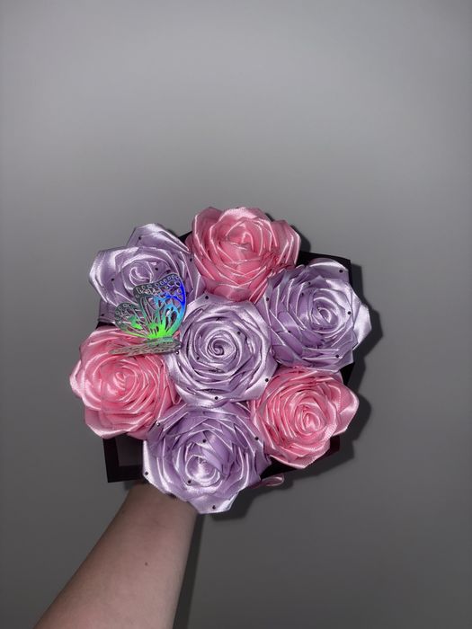 Wieczne róże ze wstążki satynowej