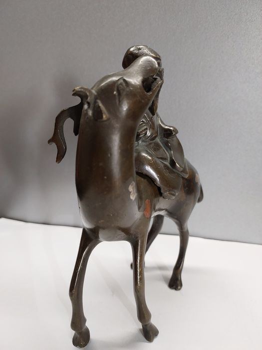 Kadzielnica z brązu,  figurka