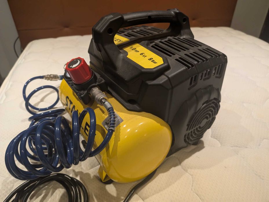 Compressor sem óleo Stanley DST 100/8/6 6L 1CV