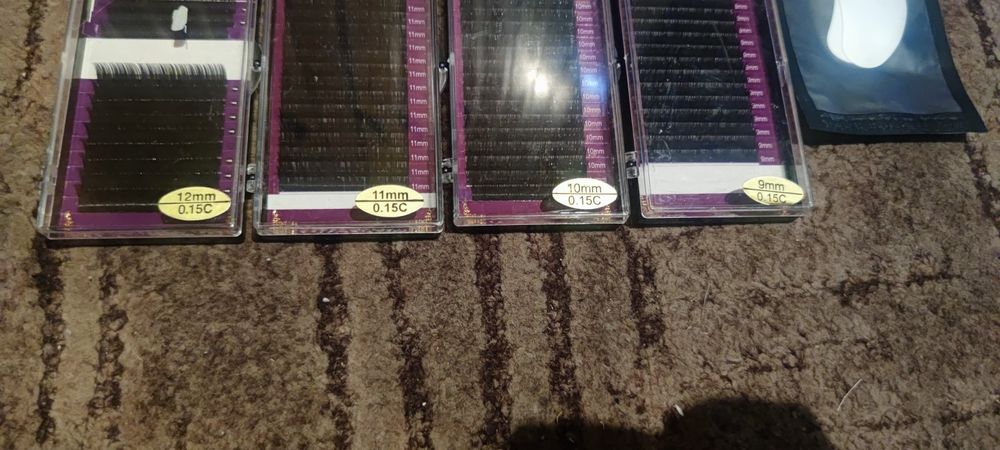 Pakiet rzęs na pasku firmy Nagaraku 8 paletek+ płatki pod oczy