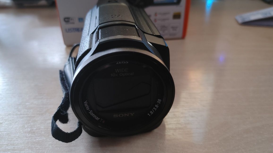 Видеокамера 4К Sony FDR-AX33 + доп. аккум + скоростная SD 256 Гб