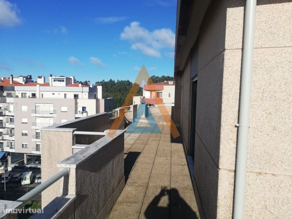 Apartamento T2 no Centro da Feira com Terraço, Excelentes Vistas, 3...