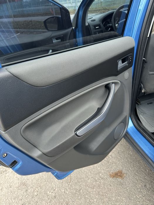 Ford Kuga бензин 2,5 2010 року